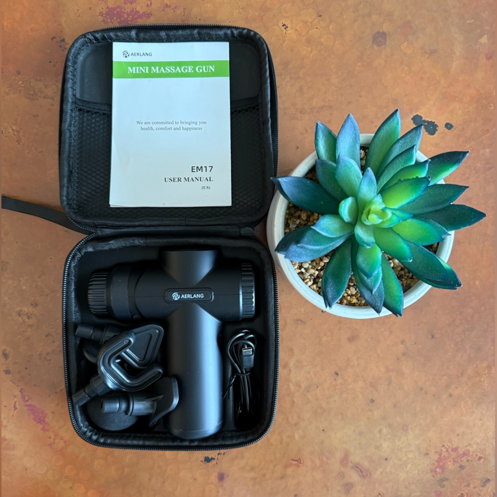 NWOT Aerlang Mini Massage Gun